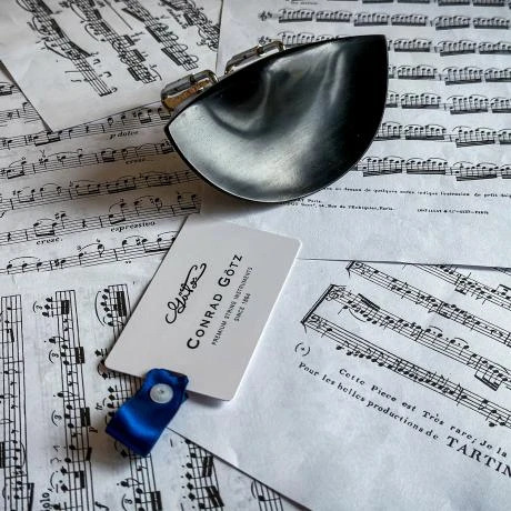 Conrad GÖTZ Flesch Kinnhalter - Image 4